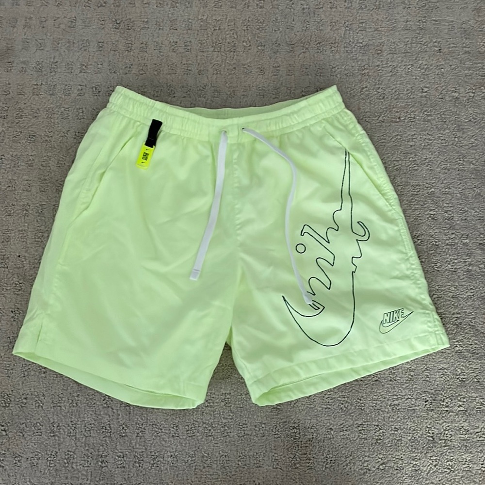 Nike - Neon green shorts